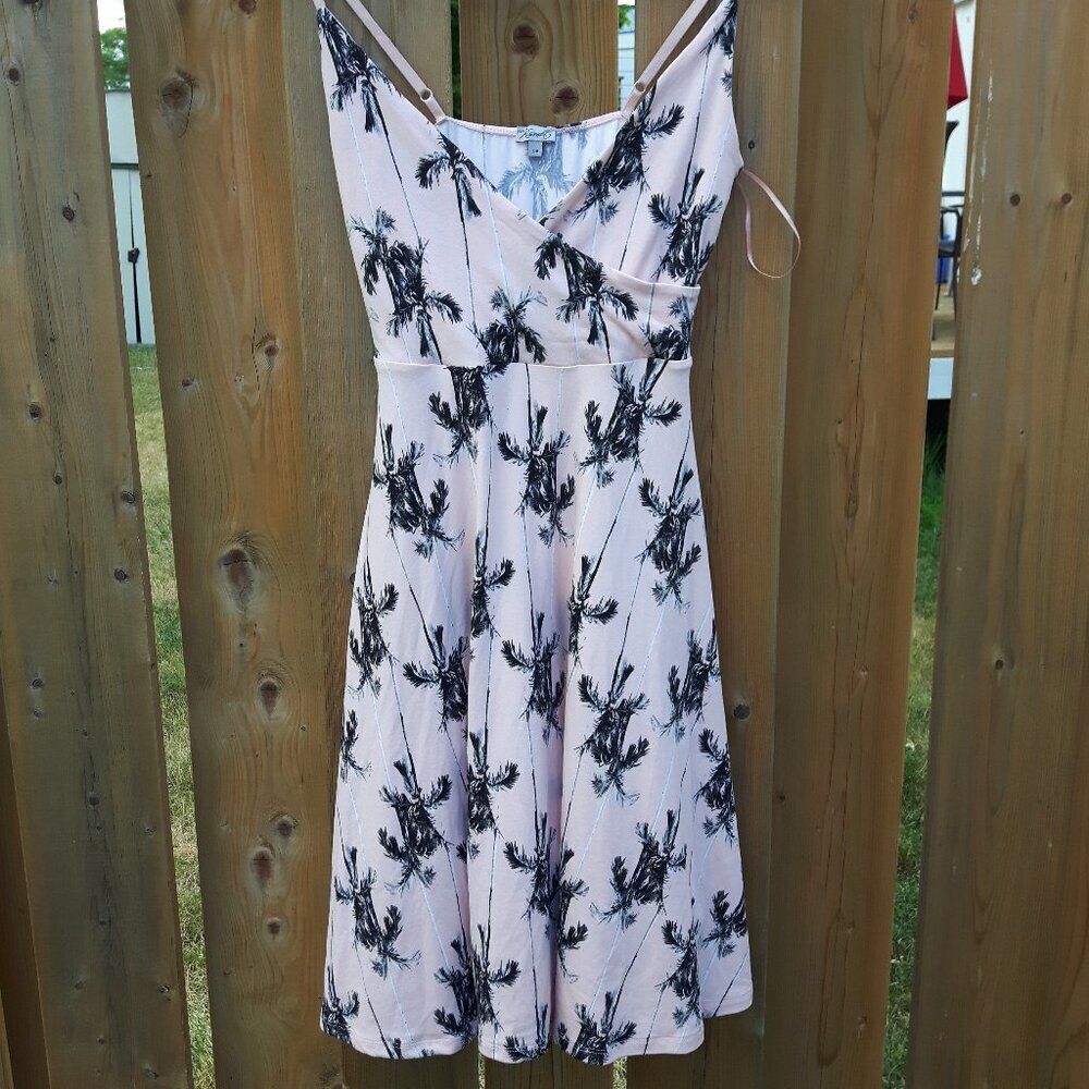 BEAUTIFUL KISMET Palm Tree Print Summer Dress Women's Size Small Pale Pink